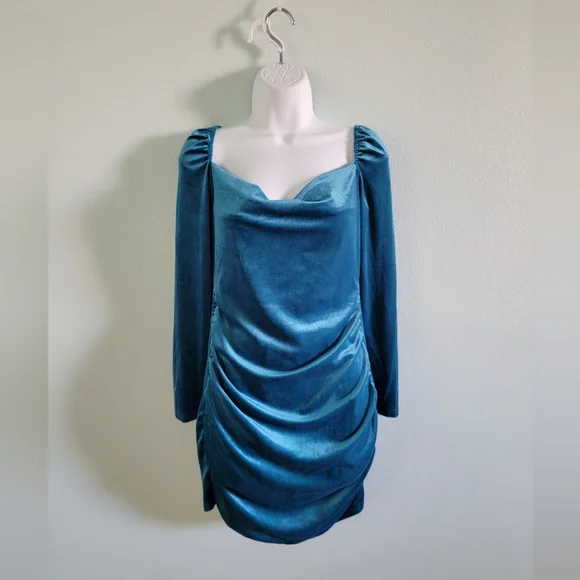 ‼️SOLD‼️Blue velvet ruched draped bodycon dress - Picture 6 of 6